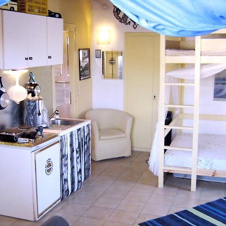 Adonis Guesthouse Batsi  Quarto foto
